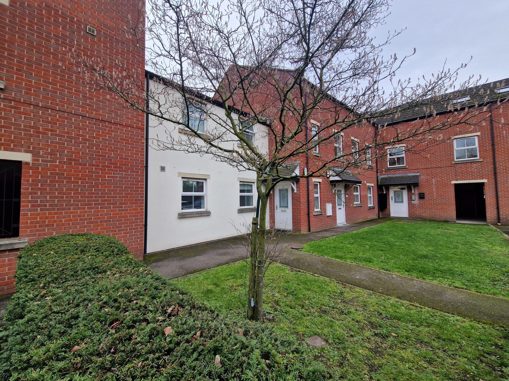 Flat Doncaster Road in Wakefield