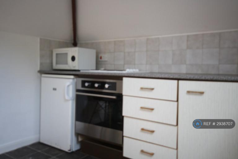 Flat Whitelands Road in High Wycombe