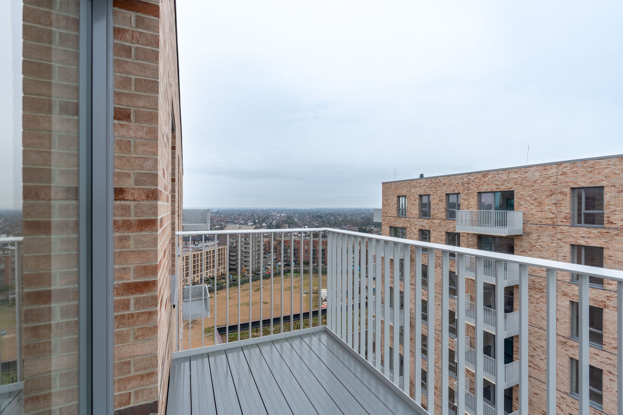 Flat Barratt Way in Greater London