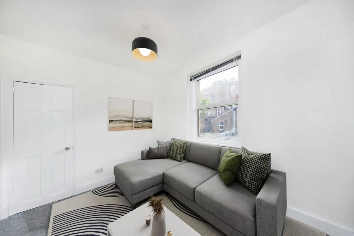 Flat Chiswick Road in Greater London