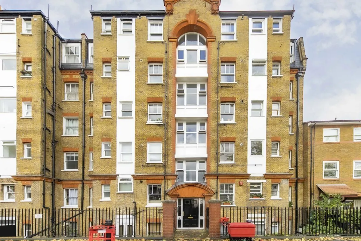 Flat Chiswick Road in Greater London