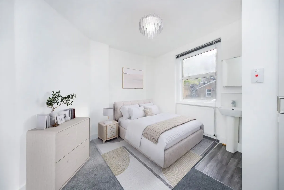 Flat Chiswick Road in Greater London
