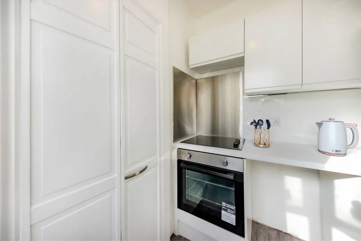 Flat Chiswick Road in Greater London
