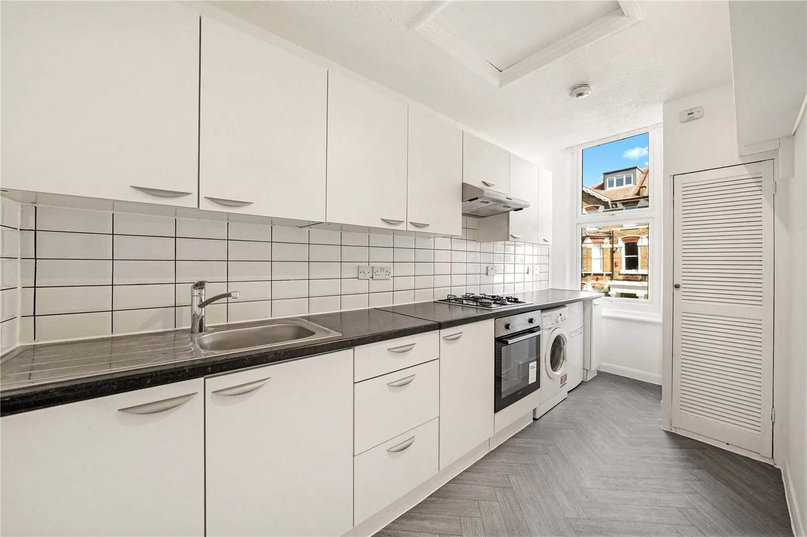 Flat Montrell Road in Greater London