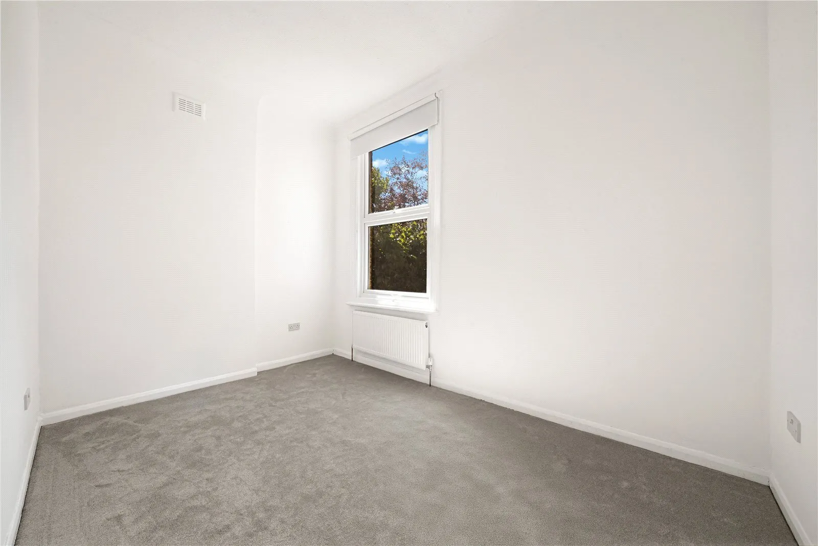 Flat Montrell Road in Greater London