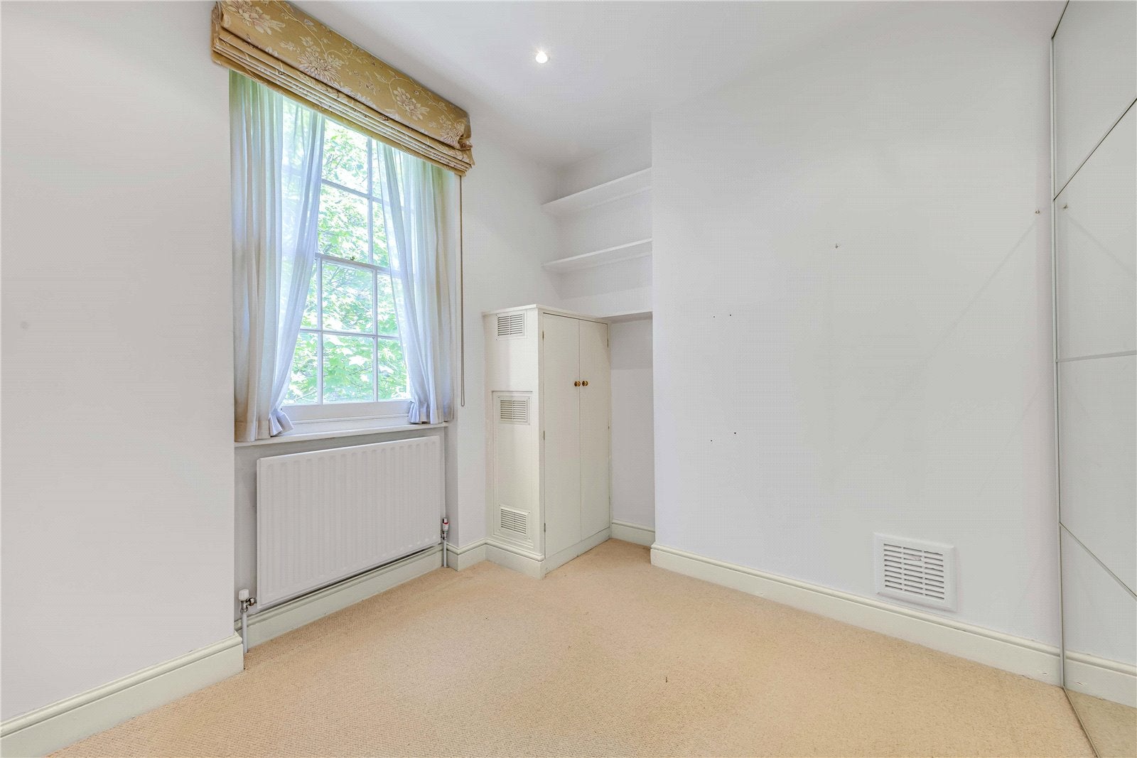 Flat Denbigh Street in City of Westminster