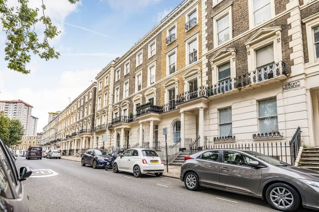 Flat Oakley Square in Greater London