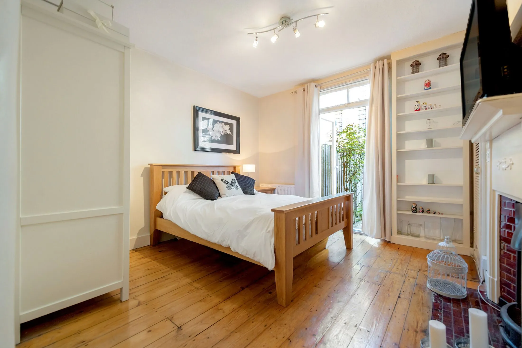 Flat Klea Avenue in Greater London