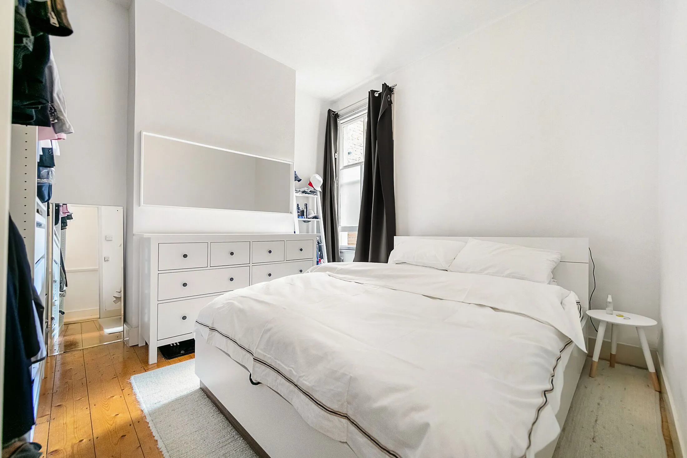 Flat Klea Avenue in Greater London