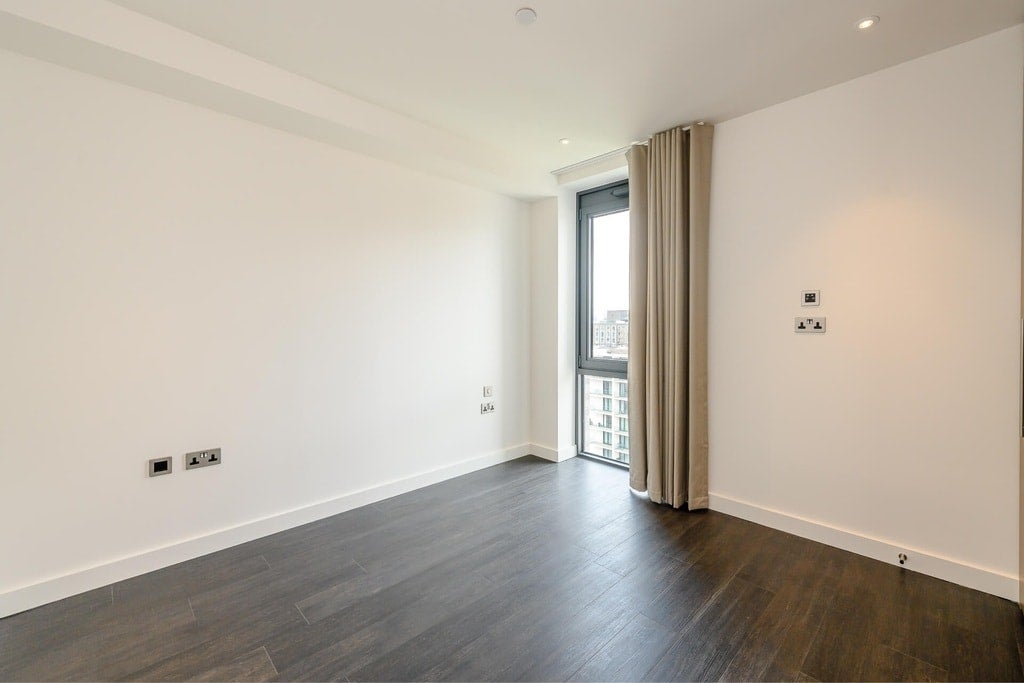 Flat Weaver Walk in Greater London
