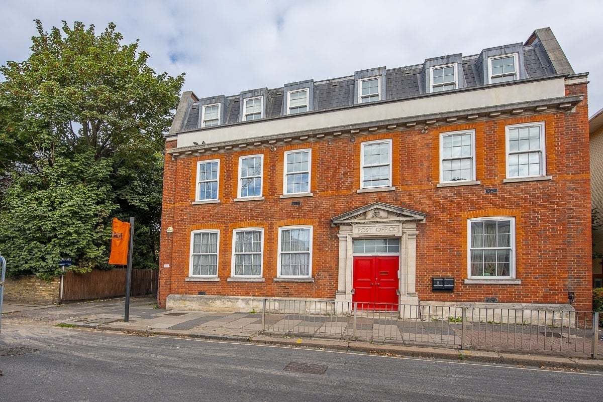 Flat London Road in Greater London