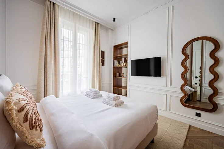 Flat Rue Jean-Jacques Rousseau in Paris