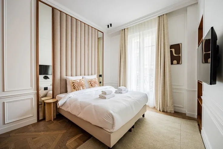 Flat Rue Jean-Jacques Rousseau in Paris