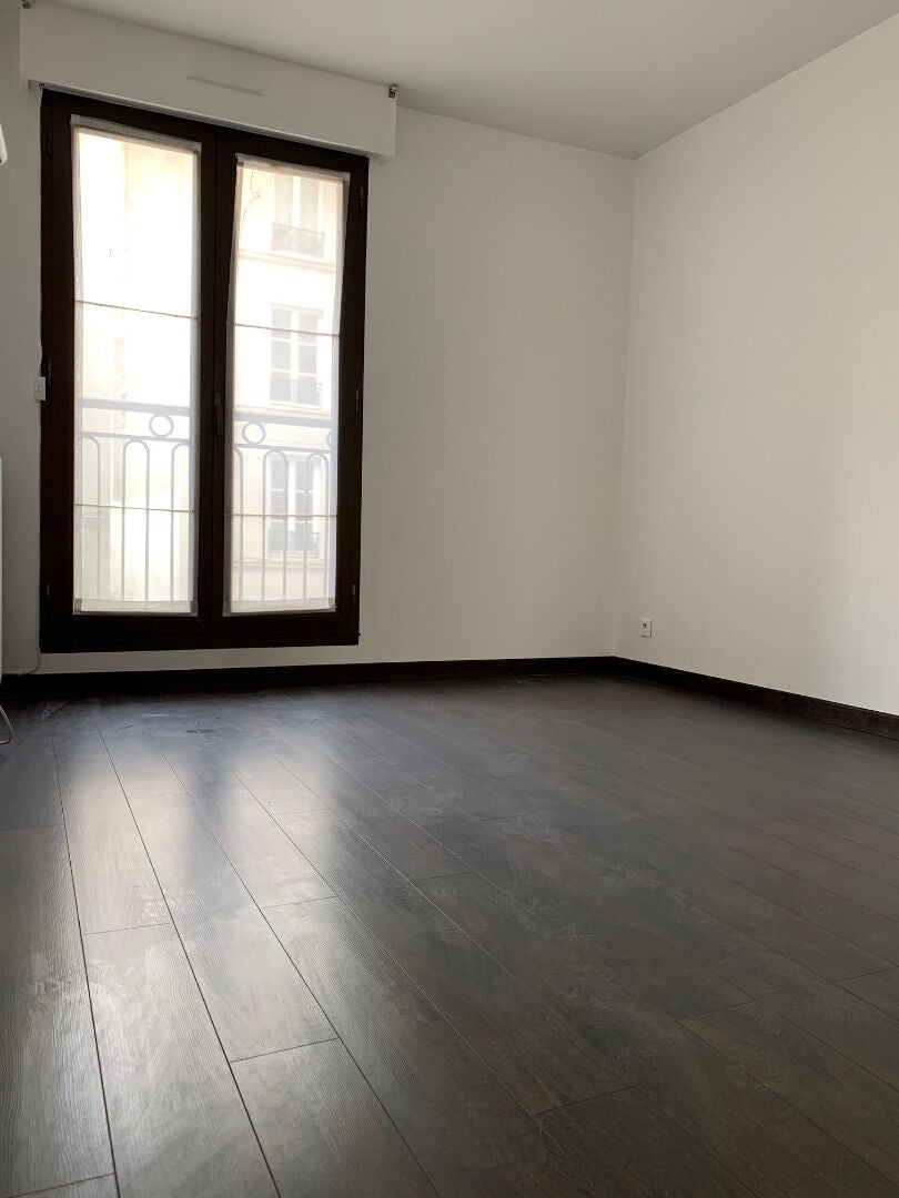 Flat Avenue de Clichy in Paris