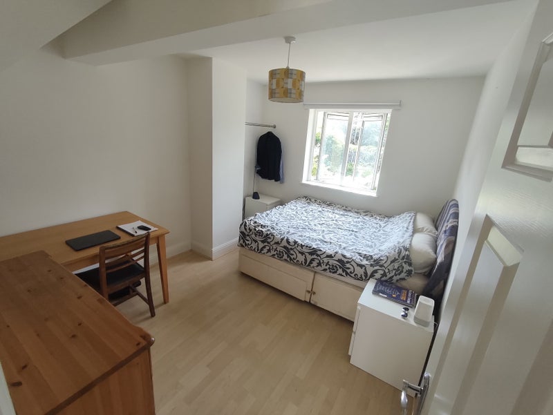 Room Maclaren Mews in Greater London