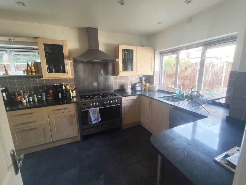 Room Maclaren Mews in Greater London
