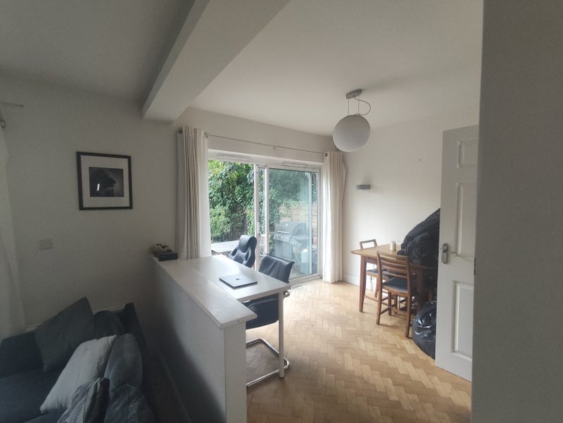 Room Maclaren Mews in Greater London
