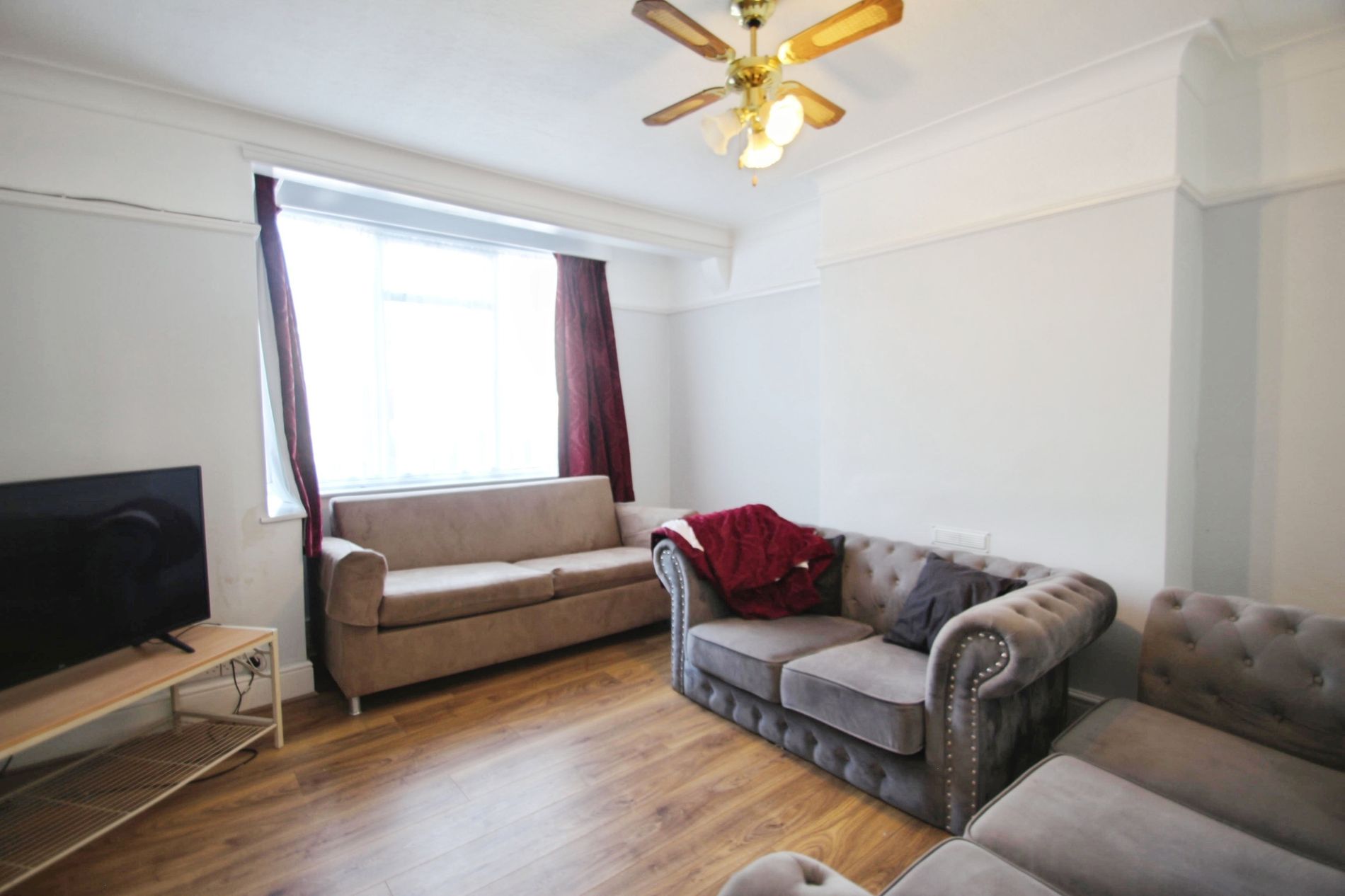 House Parkfield Avenue in Greater London