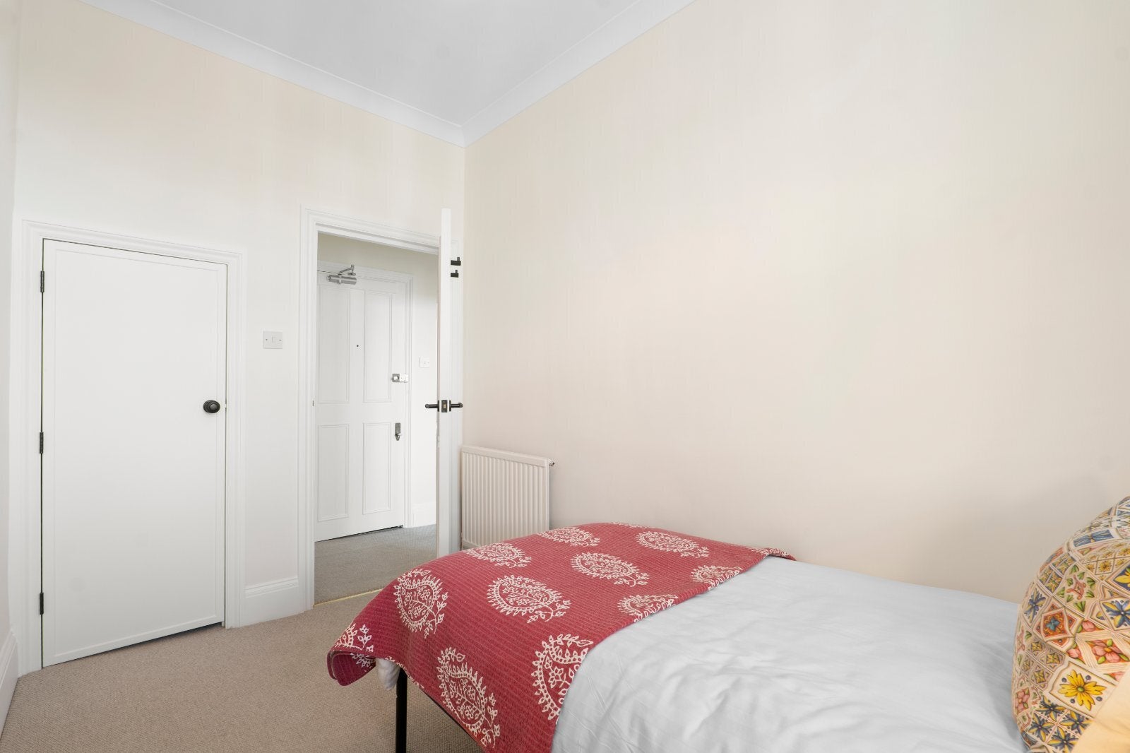 Flat Coleherne Road in Greater London