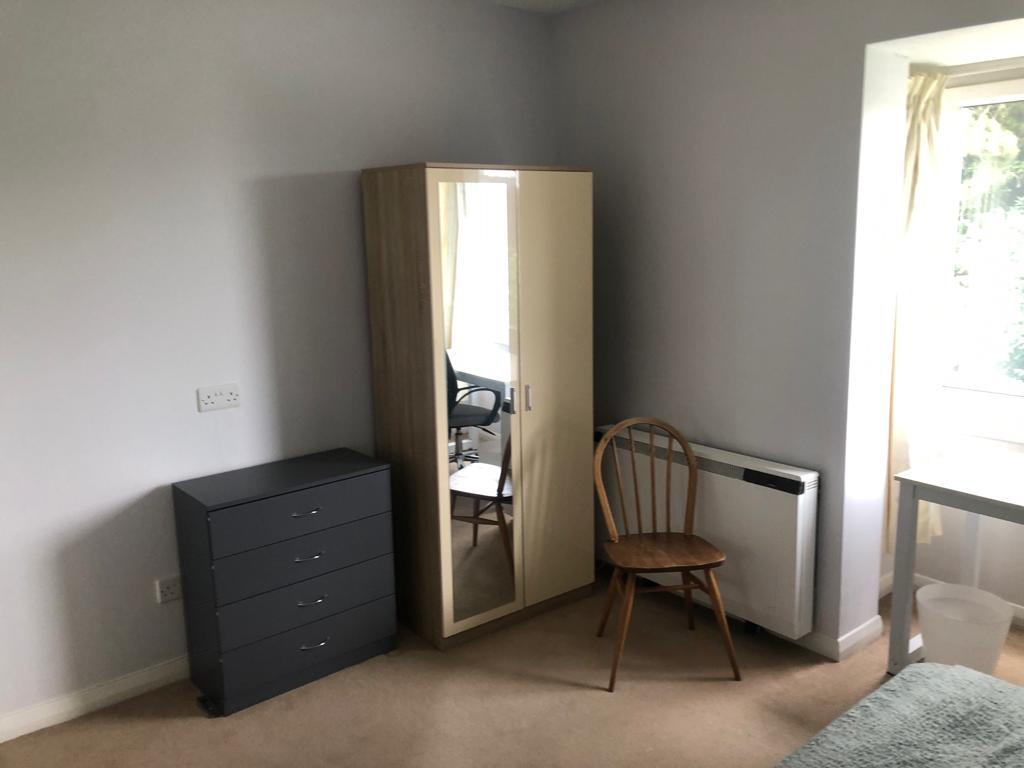 Room Tollgate Road in Salisbury