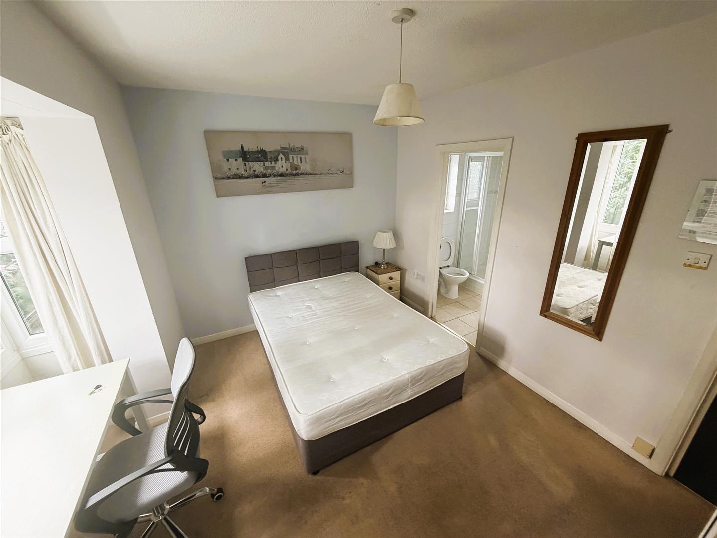 Room Tollgate Road in Salisbury