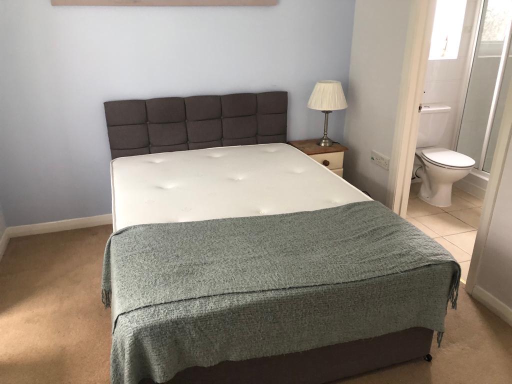 Room Tollgate Road in Salisbury