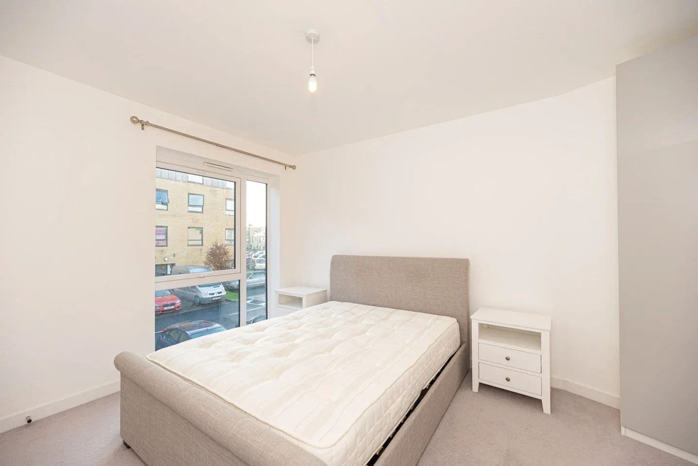 Flat Sweet Briar Avenue in Greater London