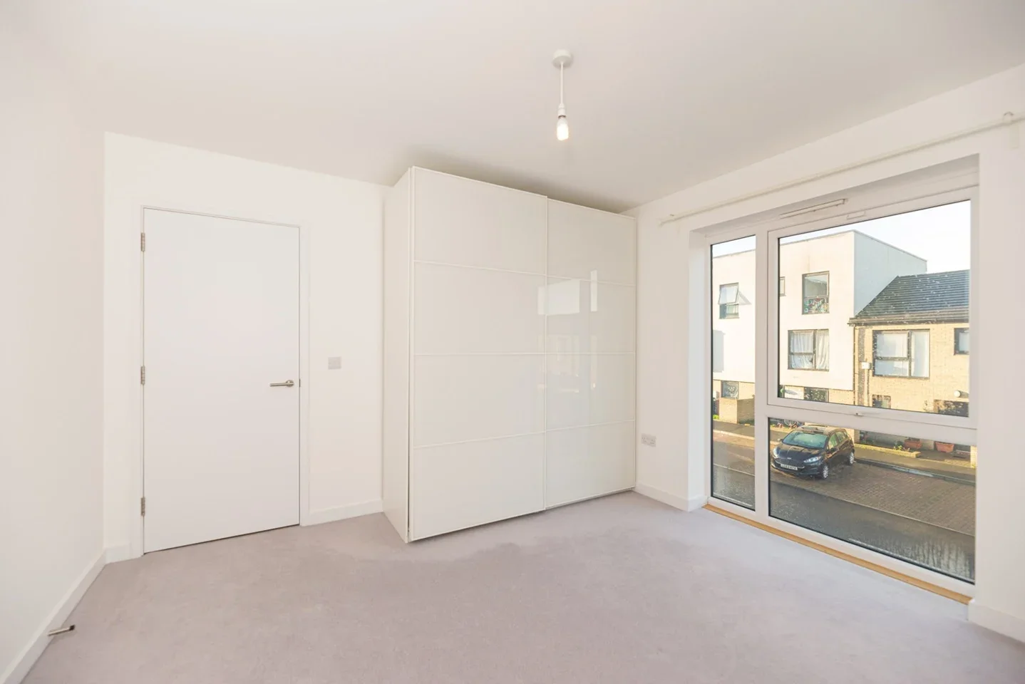 Flat Sweet Briar Avenue in Greater London
