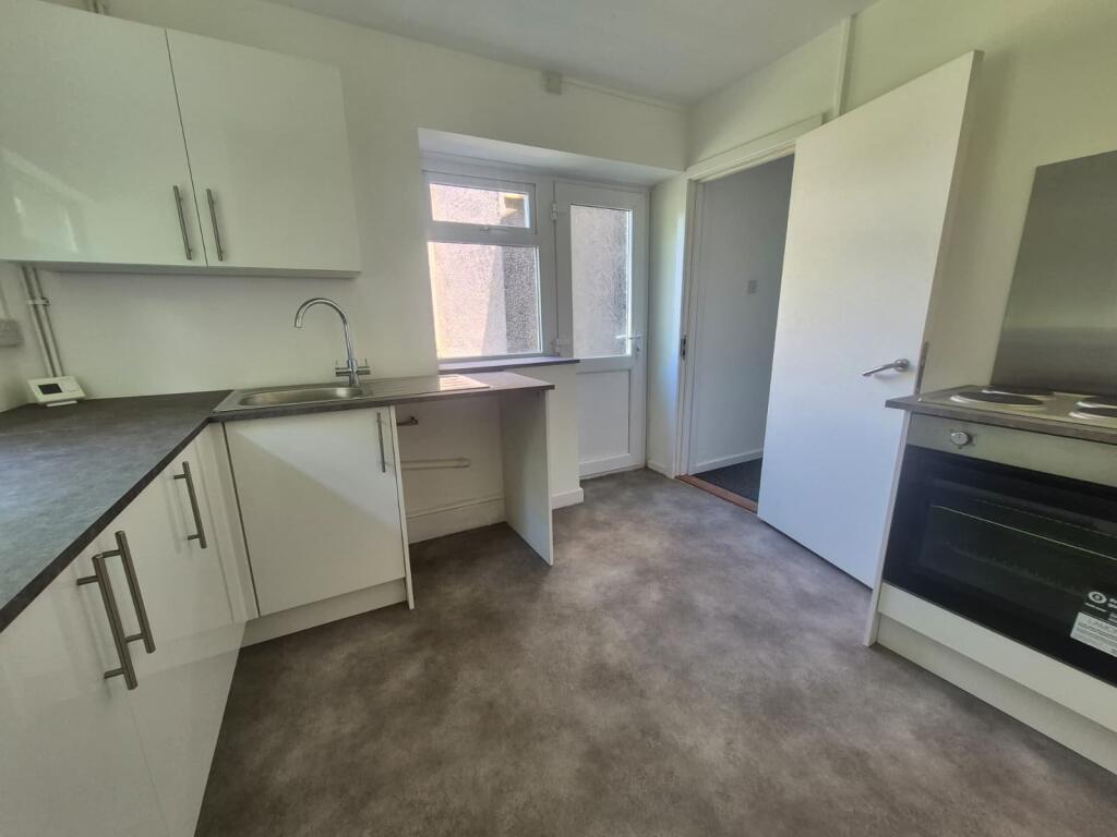 Flat High Street in Pengam