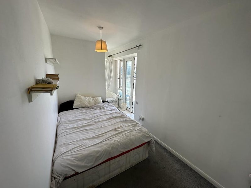 Room St. Davids Square in Greater London