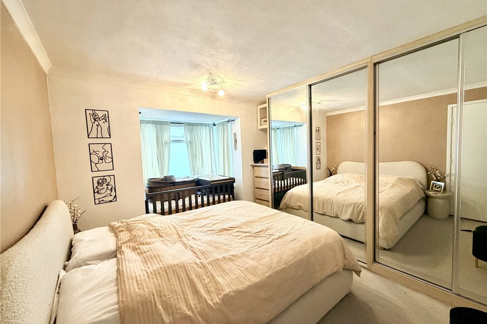 Flat Newberries Avenue in Hertsmere