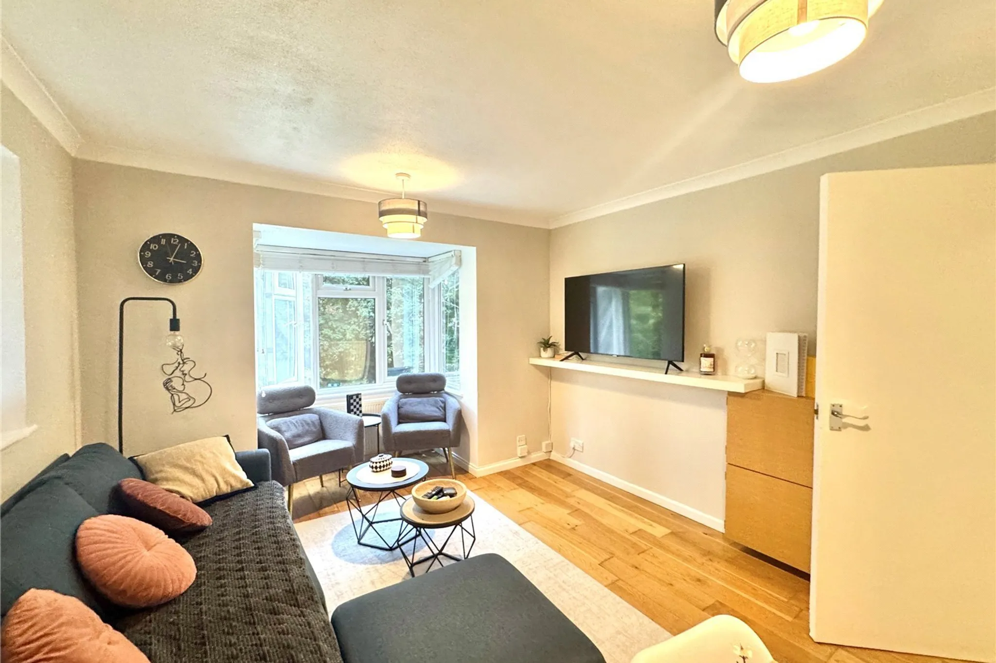 Flat Newberries Avenue in Hertsmere