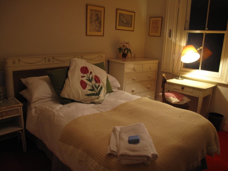 Room Arminger Road in Greater London