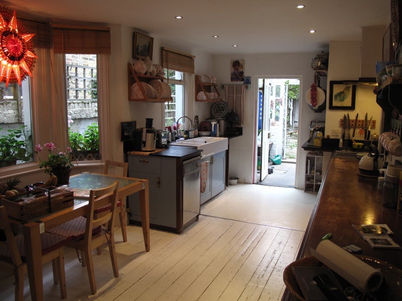 Room Arminger Road in Greater London