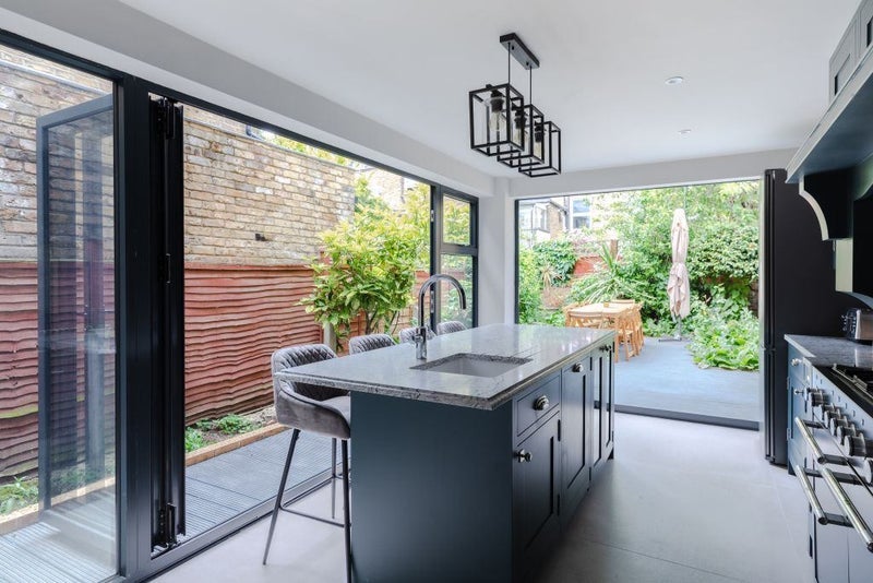 Room Percy Road in Greater London