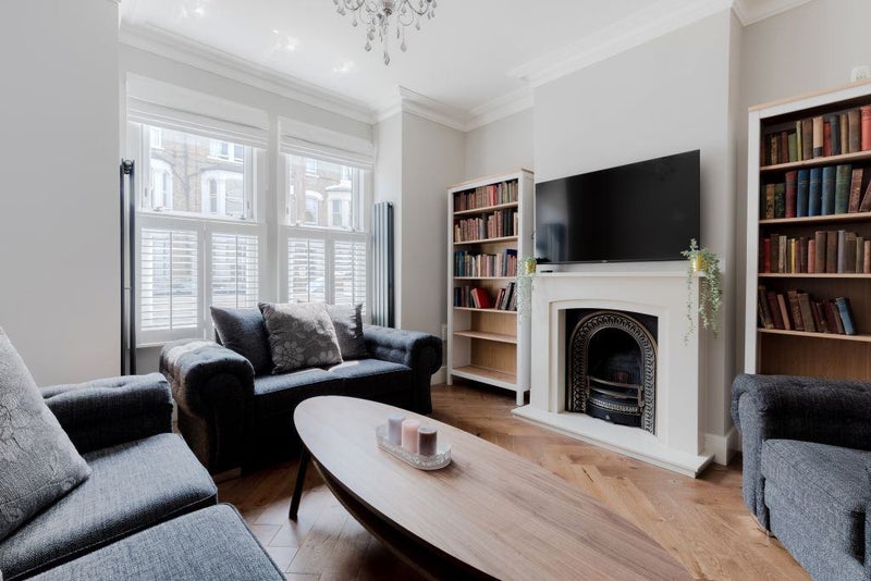 Room Percy Road in Greater London