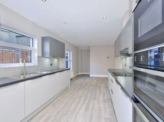 Room Woodford Road in Watford