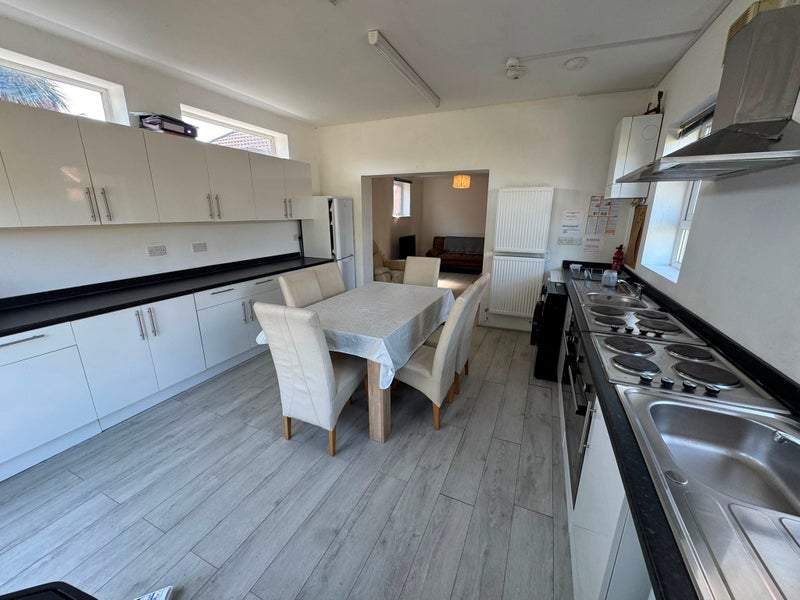 Room Ensbury Avenue in Bournemouth