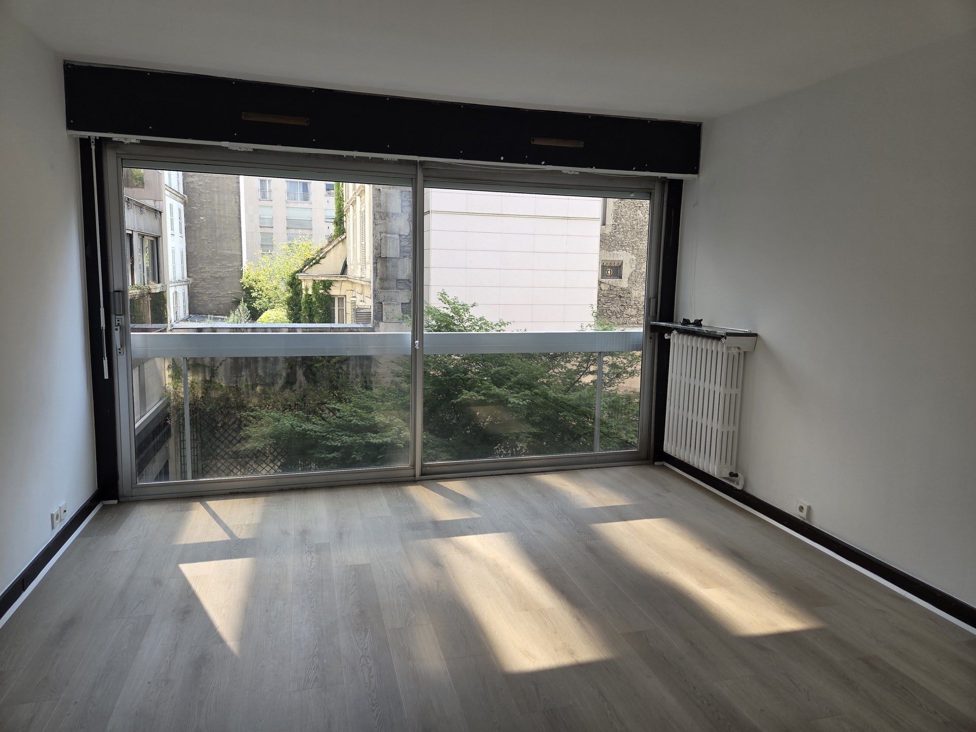 Flat Rue de Chazelles in Paris