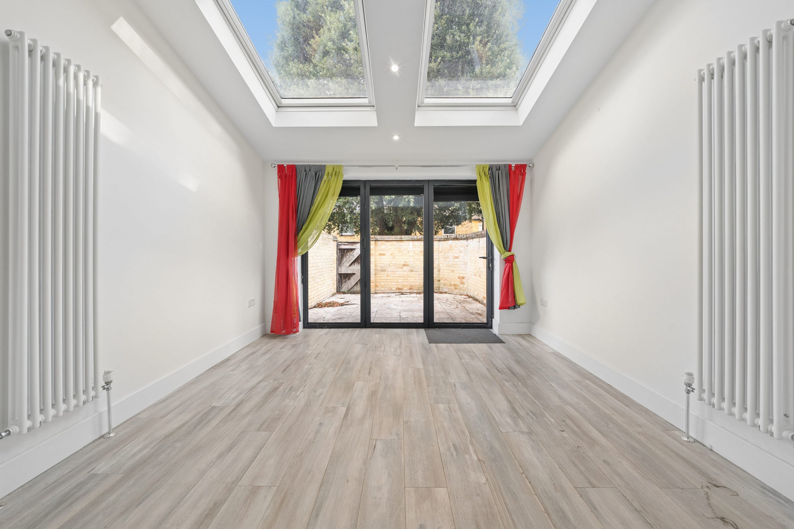 House Holm Oak Close in Greater London