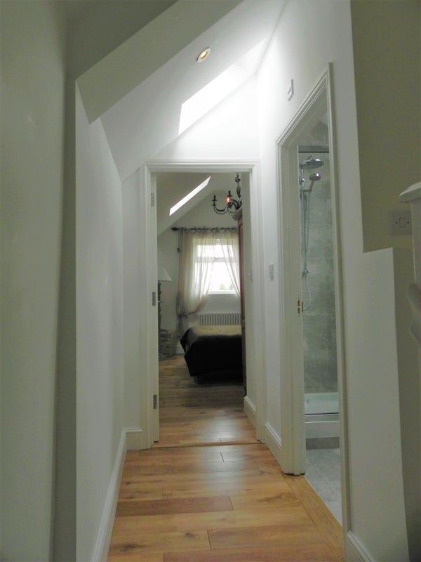 Room Benares Road in Greater London