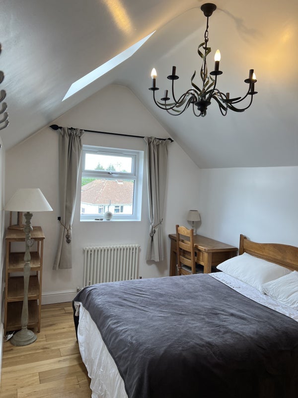 Room Benares Road in Greater London