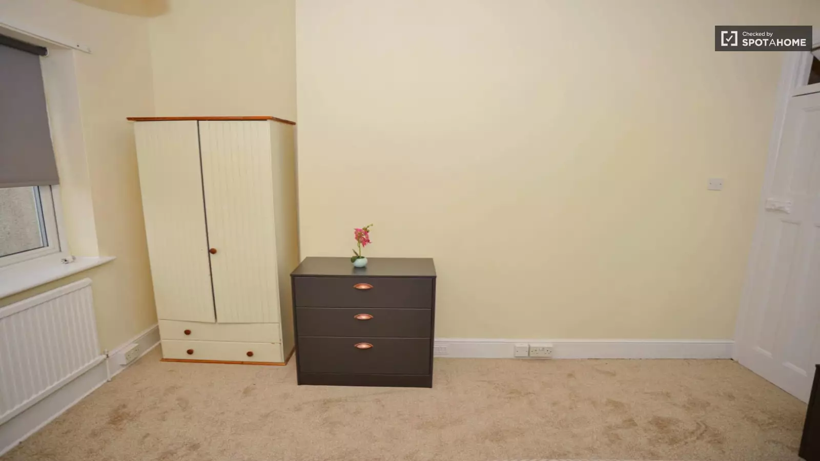 Flat Heathdene Road in Greater London