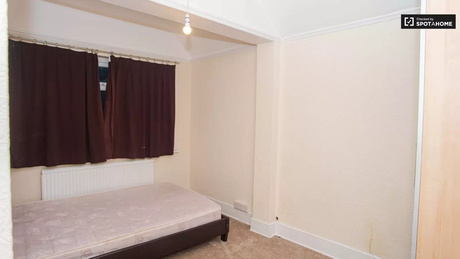 Flat Heathdene Road in Greater London