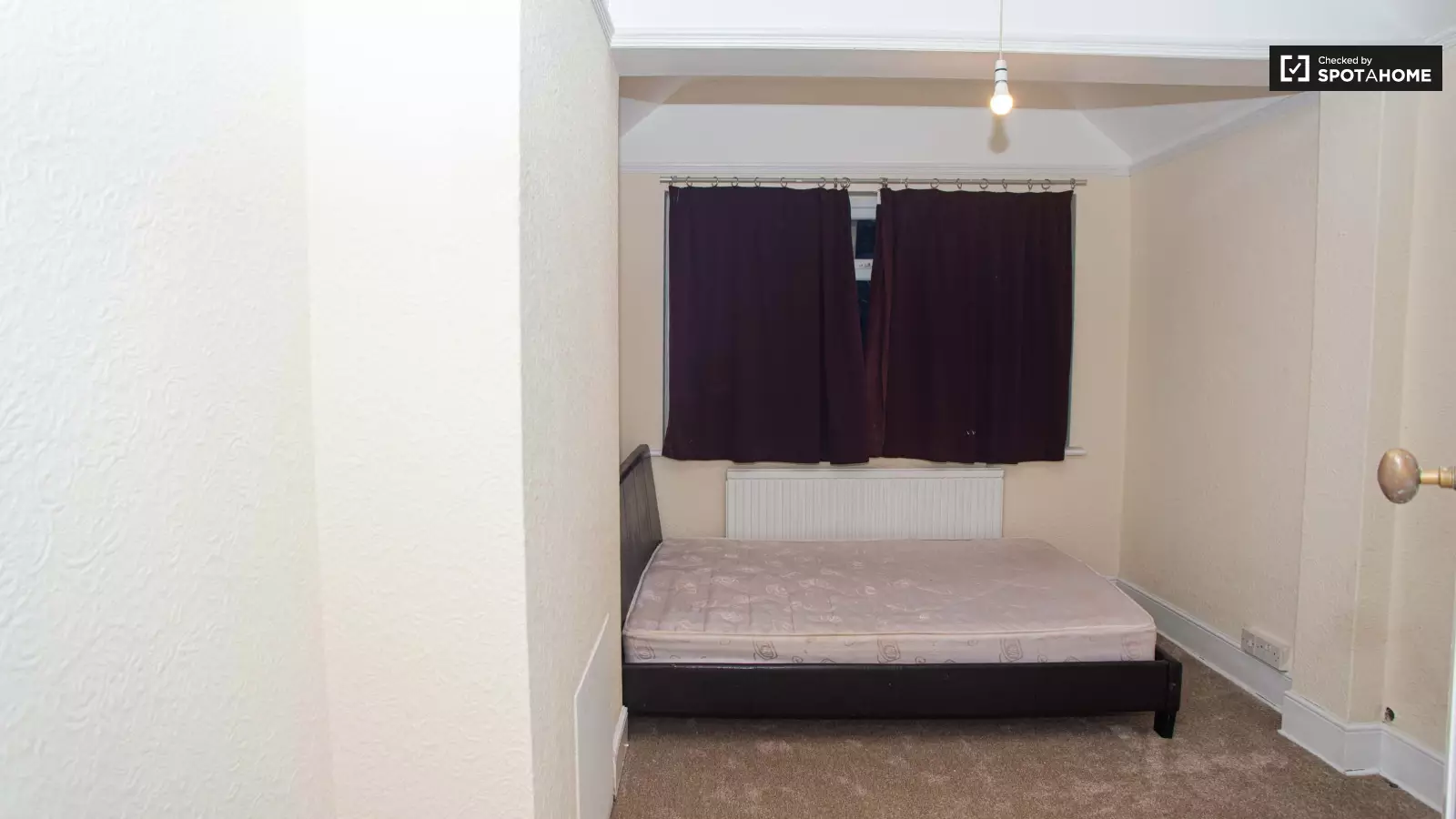Flat Heathdene Road in Greater London