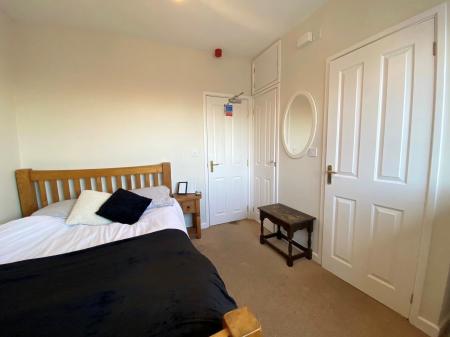 Room High Street in Huntingdonshire