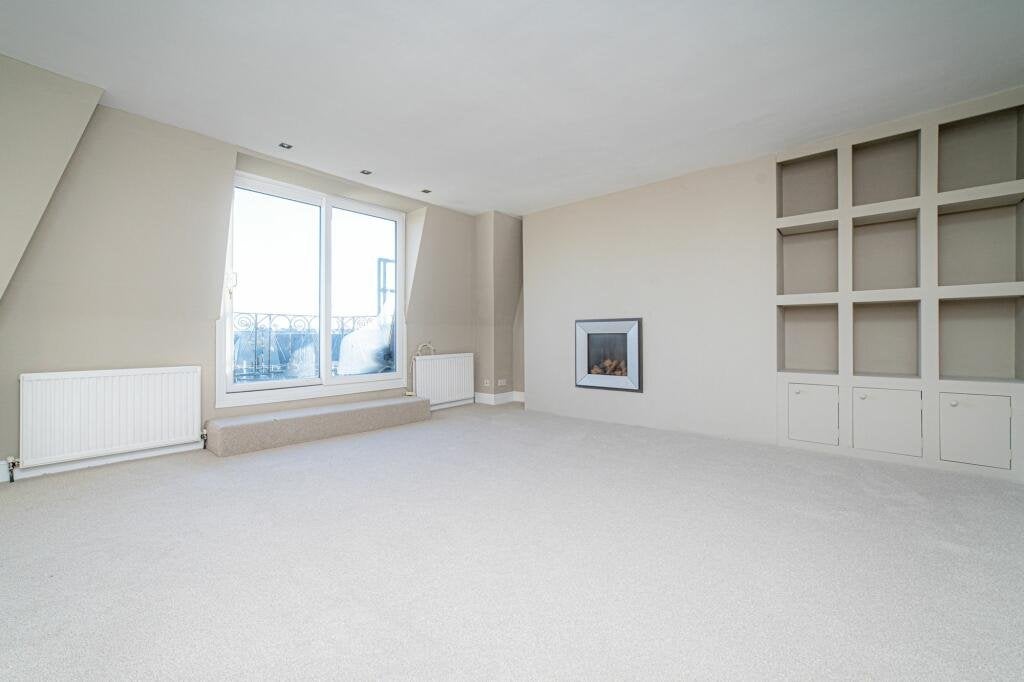 Flat Clifton Road | Clifton Gardens in Folkestone and Hythe District