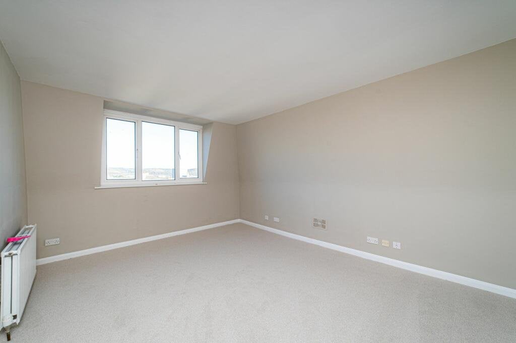 Flat Clifton Road | Clifton Gardens in Folkestone and Hythe District