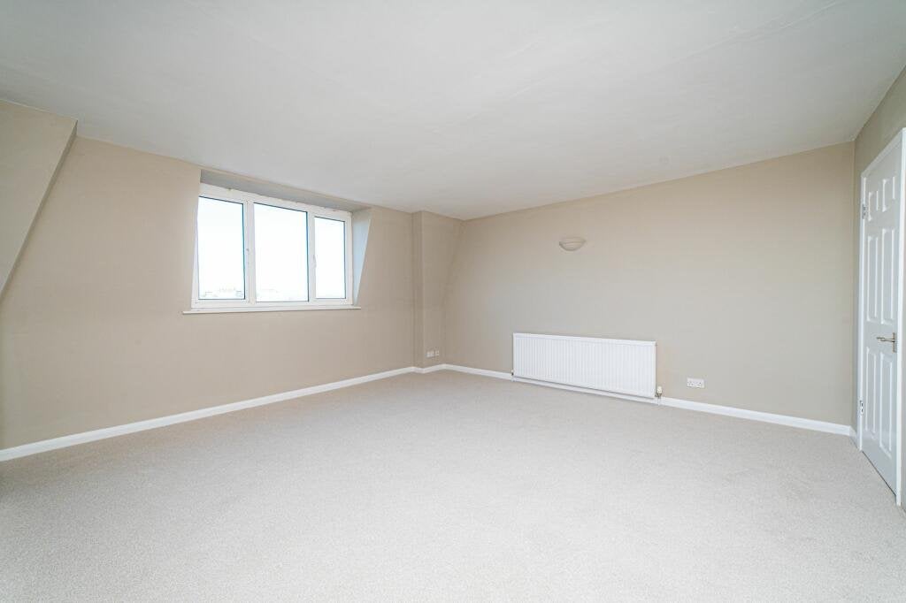 Flat Clifton Road | Clifton Gardens in Folkestone and Hythe District