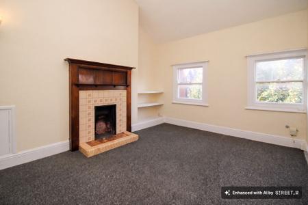 Flat St James Terrace in Leicester